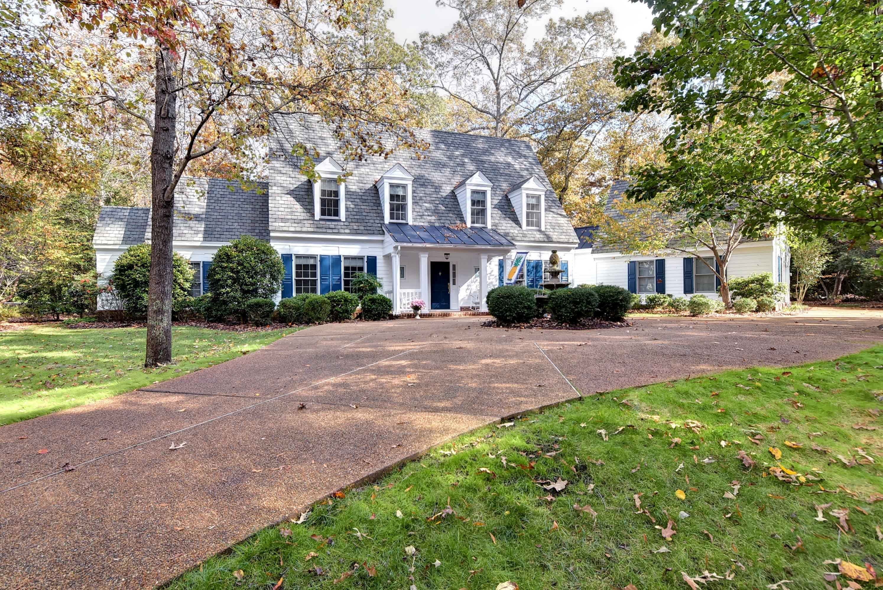 Special Custom Home at 109 Baltusrol now available. • Deelyn's Ford's